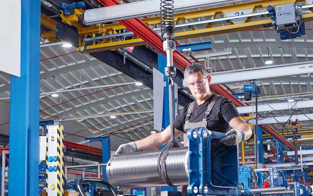 Pneumatic manipulator providing zero gravity lifting EV battery assembly for safe and precise handling of heavy battery modules